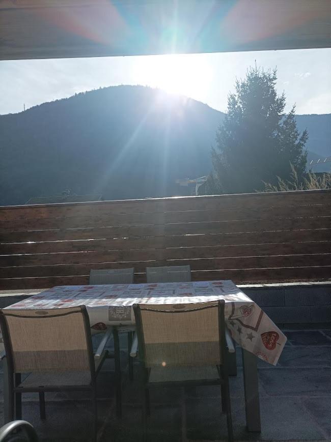 Chalet Joli Terrasse Et Jardinet Albertville