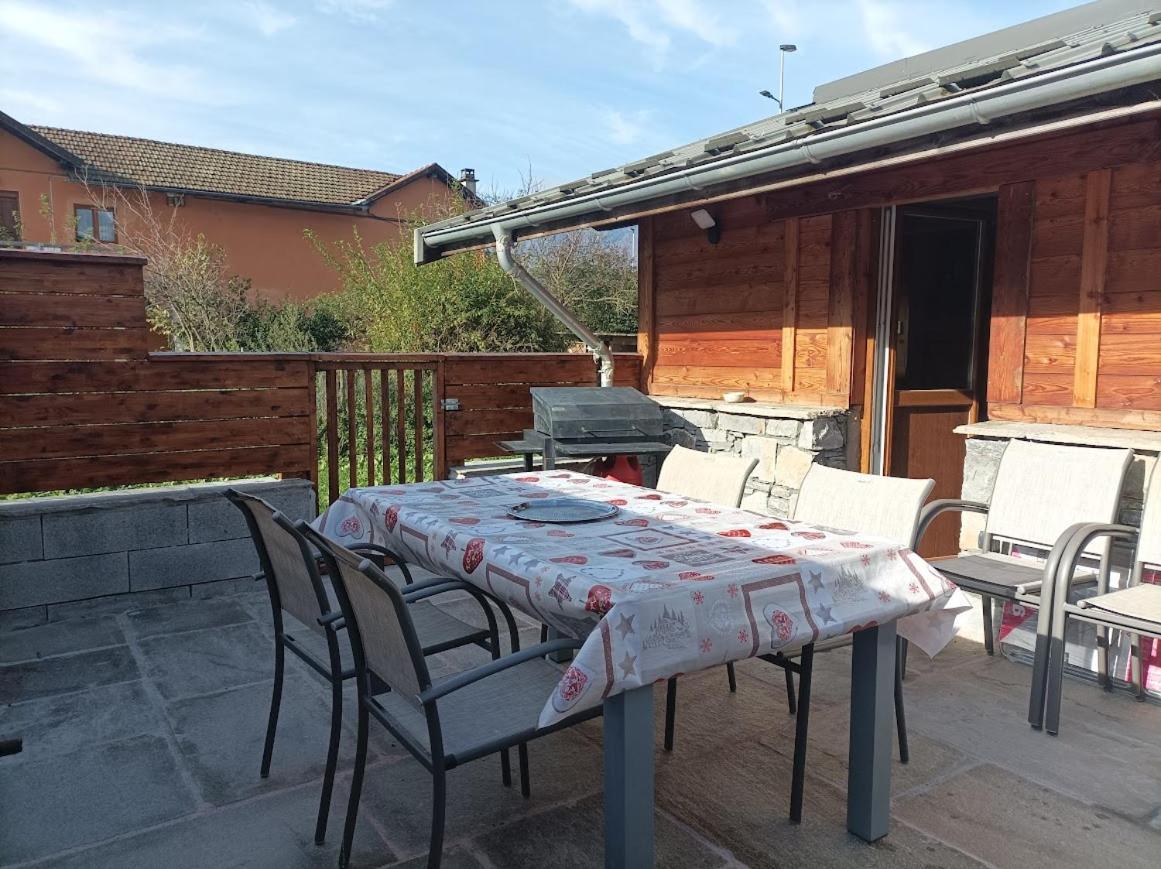 Joli Terrasse Et Jardinet * Albertville
